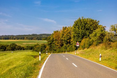 Bad Staffelstein - Bavyera - Almanya yakınlarındaki Yukarı Franconian kırsalında yaz yürüyüşü