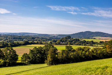 Bad Staffelstein - Bavyera - Almanya yakınlarındaki Yukarı Franconian kırsalında yaz yürüyüşü