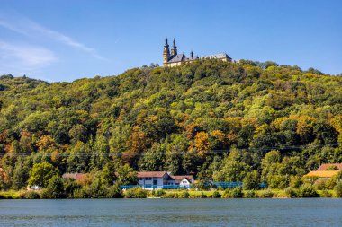 Bad Staffelstein - Bavyera - Almanya yakınlarındaki Yukarı Franconian kırsalında yaz yürüyüşü