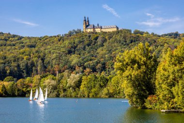 Bad Staffelstein - Bavyera - Almanya yakınlarındaki Yukarı Franconian kırsalında yaz yürüyüşü