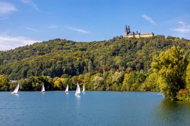 Bad Staffelstein - Bavyera - Almanya yakınlarındaki Yukarı Franconian kırsalında yaz yürüyüşü