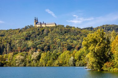 Bad Staffelstein - Bavyera - Almanya yakınlarındaki Yukarı Franconian kırsalında yaz yürüyüşü