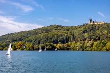 Bad Staffelstein - Bavyera - Almanya yakınlarındaki Yukarı Franconian kırsalında yaz yürüyüşü
