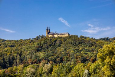 Bad Staffelstein - Bavyera - Almanya yakınlarındaki Yukarı Franconian kırsalında yaz yürüyüşü