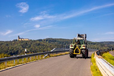 Bad Staffelstein - Bavyera - Almanya yakınlarındaki Yukarı Franconian kırsalında yaz yürüyüşü