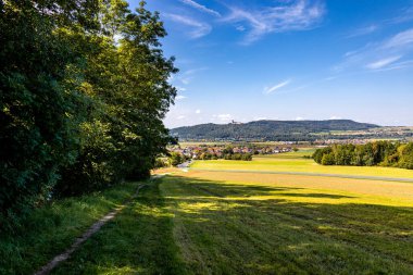 Bad Staffelstein - Bavyera - Almanya yakınlarındaki Yukarı Franconian kırsalında yaz yürüyüşü