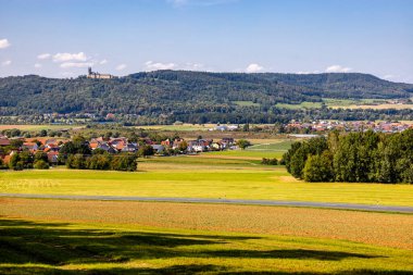 Bad Staffelstein - Bavyera - Almanya yakınlarındaki Yukarı Franconian kırsalında yaz yürüyüşü