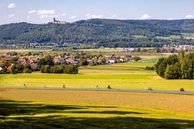 Bad Staffelstein - Bavyera - Almanya yakınlarındaki Yukarı Franconian kırsalında yaz yürüyüşü
