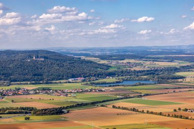 Bad Staffelstein - Bavyera - Almanya yakınlarındaki Yukarı Franconian kırsalında yaz yürüyüşü