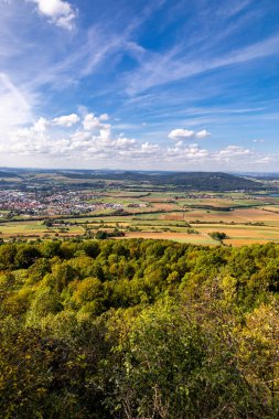 Bad Staffelstein - Bavyera - Almanya yakınlarındaki Yukarı Franconian kırsalında yaz yürüyüşü