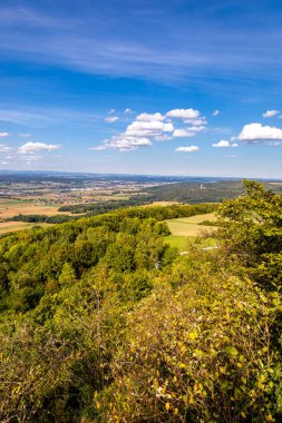 Bad Staffelstein - Bavyera - Almanya yakınlarındaki Yukarı Franconian kırsalında yaz yürüyüşü