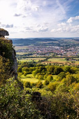 Bad Staffelstein - Bavyera - Almanya yakınlarındaki Yukarı Franconian kırsalında yaz yürüyüşü