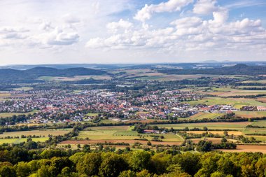Bad Staffelstein - Bavyera - Almanya yakınlarındaki Yukarı Franconian kırsalında yaz yürüyüşü