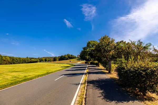 Bad Staffelstein - Bavyera - Almanya yakınlarındaki Yukarı Franconian kırsalında yaz yürüyüşü