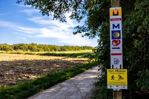 Bad Staffelstein - Bavyera - Almanya yakınlarındaki Yukarı Franconian kırsalında yaz yürüyüşü