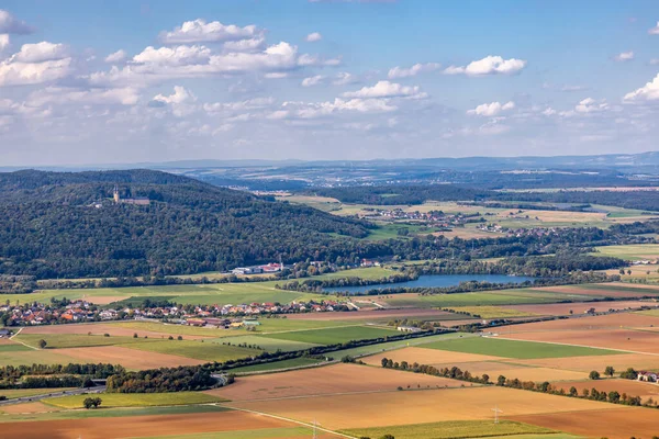 Bad Staffelstein - Bavyera - Almanya yakınlarındaki Yukarı Franconian kırsalında yaz yürüyüşü