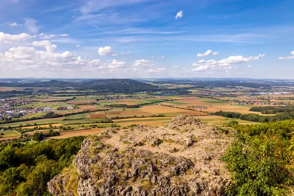 Bad Staffelstein - Bavyera - Almanya yakınlarındaki Yukarı Franconian kırsalında yaz yürüyüşü