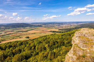 Bad Staffelstein - Bavyera - Almanya yakınlarındaki Yukarı Franconian kırsalında yaz yürüyüşü