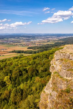 Bad Staffelstein - Bavyera - Almanya yakınlarındaki Yukarı Franconian kırsalında yaz yürüyüşü