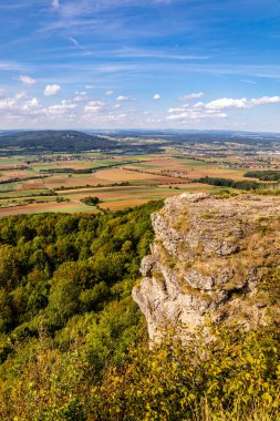 Bad Staffelstein - Bavyera - Almanya yakınlarındaki Yukarı Franconian kırsalında yaz yürüyüşü