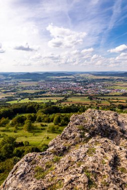 Bad Staffelstein - Bavyera - Almanya yakınlarındaki Yukarı Franconian kırsalında yaz yürüyüşü