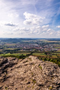 Bad Staffelstein - Bavyera - Almanya yakınlarındaki Yukarı Franconian kırsalında yaz yürüyüşü