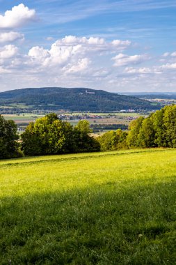 Bad Staffelstein - Bavyera - Almanya yakınlarındaki Yukarı Franconian kırsalında yaz yürüyüşü