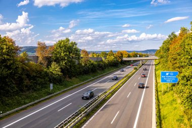 Bad Staffelstein - Bavyera - Almanya yakınlarındaki Yukarı Franconian kırsalında yaz yürüyüşü