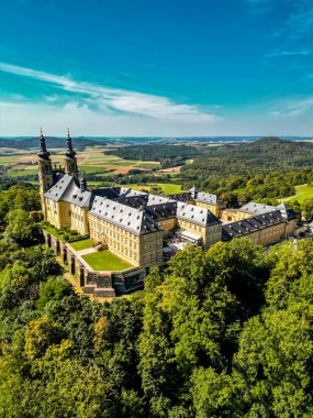Bad Staffelstein - Bavyera - Almanya yakınlarındaki Yukarı Franconian kırsalında yaz yürüyüşü