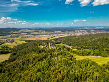 Bad Staffelstein - Bavyera - Almanya yakınlarındaki Yukarı Franconian kırsalında yaz yürüyüşü