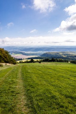 Thüringen 'in güneyinde Meiningen yakınlarındaki Hohe Geba civarında güzel bir yürüyüş.