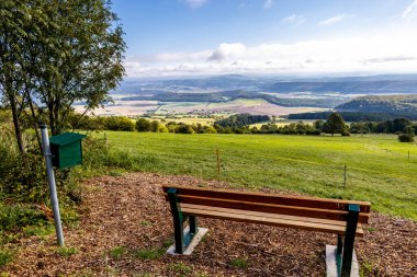 Thüringen 'in güneyinde Meiningen yakınlarındaki Hohe Geba civarında güzel bir yürüyüş.
