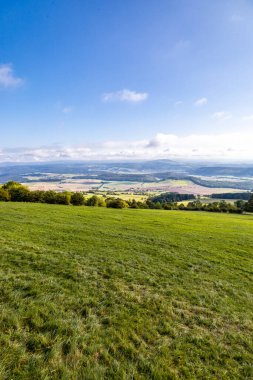Thüringen 'in güneyinde Meiningen yakınlarındaki Hohe Geba civarında güzel bir yürüyüş.