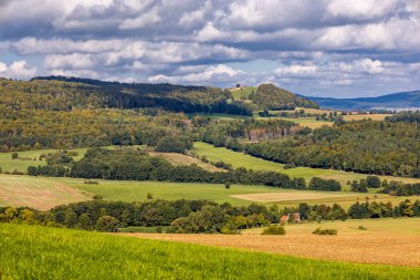 Thüringen 'in güneyinde Meiningen yakınlarındaki Hohe Geba civarında güzel bir yürüyüş.