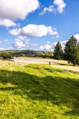 Thüringen 'in güneyinde Meiningen yakınlarındaki Hohe Geba civarında güzel bir yürüyüş.