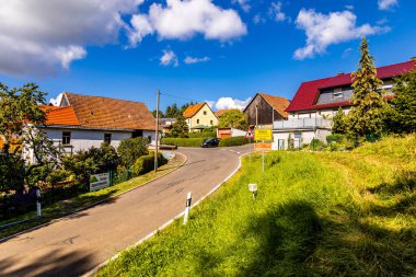 Thüringen 'in güneyinde Meiningen yakınlarındaki Hohe Geba civarında güzel bir yürüyüş.