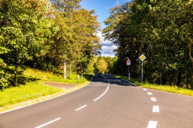 Thüringen 'in güneyinde Meiningen yakınlarındaki Hohe Geba civarında güzel bir yürüyüş.