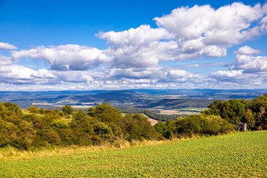 Thüringen 'in güneyinde Meiningen yakınlarındaki Hohe Geba civarında güzel bir yürüyüş.