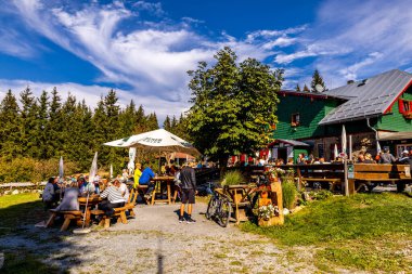 Bischofsgrn 'daki Fichtelgebirge' de güzel bir sonbahar yürüyüşü, Yukarı Franconia - Bavyera - Almanya