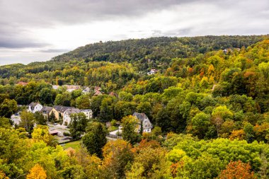Jena - Thüringen yakınlarındaki Saale-Horizontale boyunca güzel bir sonbahar yürüyüşü.