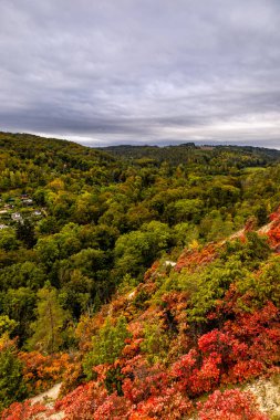 Jena - Thüringen yakınlarındaki Saale-Horizontale boyunca güzel bir sonbahar yürüyüşü.