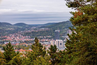 Jena - Thüringen yakınlarındaki Saale-Horizontale boyunca güzel bir sonbahar yürüyüşü.