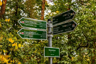 Jena - Thüringen yakınlarındaki Saale-Horizontale boyunca güzel bir sonbahar yürüyüşü.