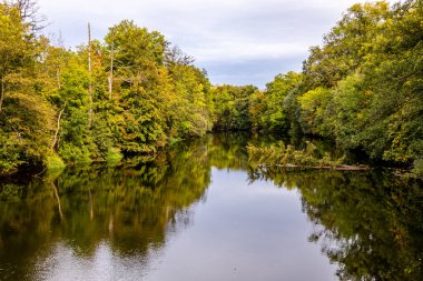 Jena - Thüringen yakınlarındaki Saale-Horizontale boyunca güzel bir sonbahar yürüyüşü.