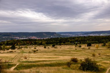 Jena - Thüringen yakınlarındaki Saale-Horizontale boyunca güzel bir sonbahar yürüyüşü.