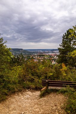 Jena - Thüringen yakınlarındaki Saale-Horizontale boyunca güzel bir sonbahar yürüyüşü.