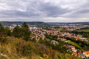 Jena - Thüringen yakınlarındaki Saale-Horizontale boyunca güzel bir sonbahar yürüyüşü.