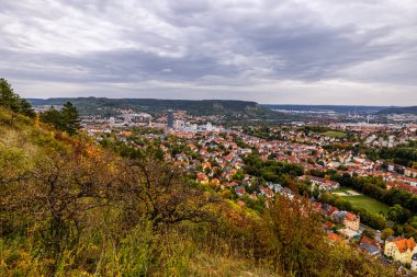 Jena - Thüringen yakınlarındaki Saale-Horizontale boyunca güzel bir sonbahar yürüyüşü.