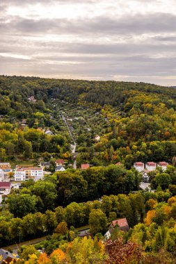 Jena - Thüringen yakınlarındaki Saale-Horizontale boyunca güzel bir sonbahar yürüyüşü.
