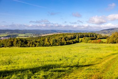 Thüringen Ormanı 'nda Oberhof ve Suhl üzerinden Almanya üzerinden sonbahar bisiklet turu